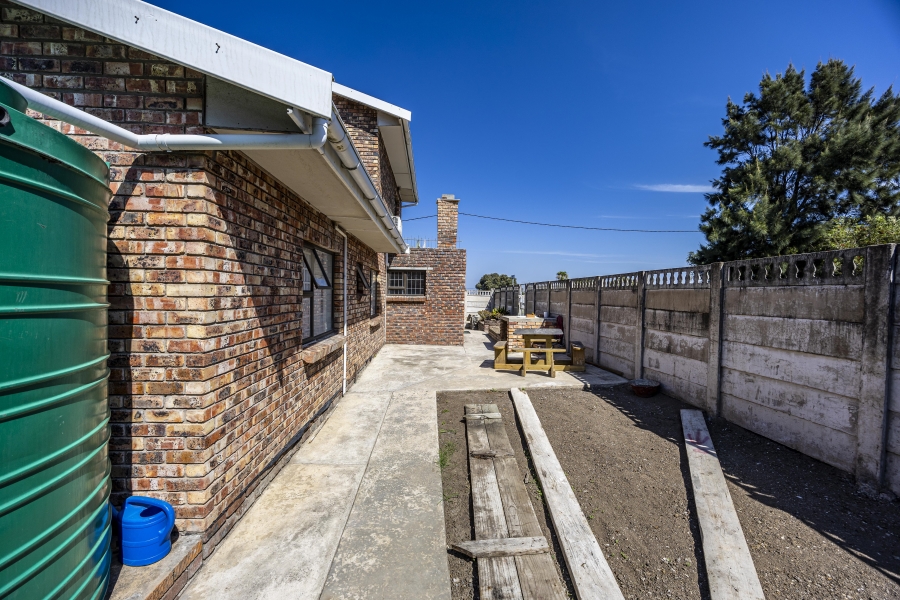 4 Bedroom Property for Sale in Cambridge West Eastern Cape